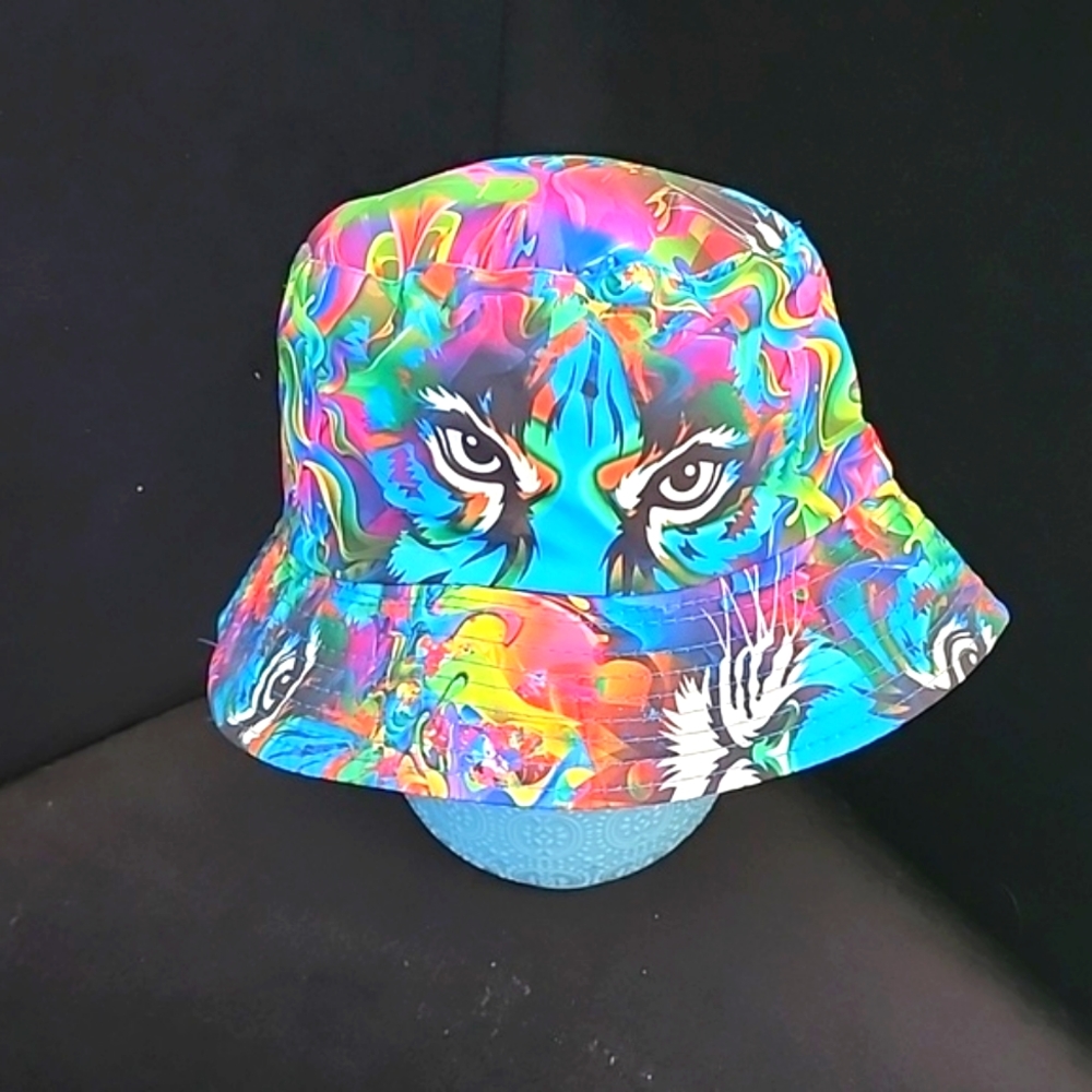 Graphic Bucket Hat New no tags reversible